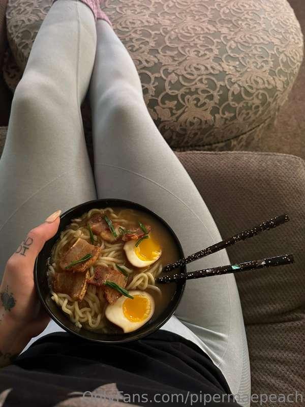 Home made ramen tonight after a long day 💛💛 YUUUM!
