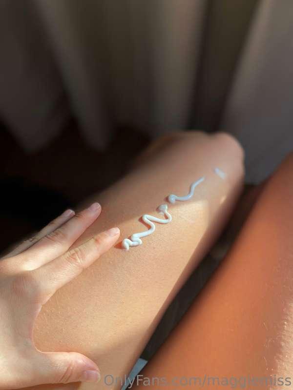 Creamy #legs. Would you spread it on me?