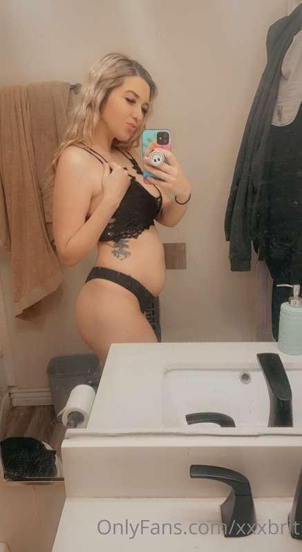 Currently 💁🏼‍♀️ Sub to my VIP to see everything uncensored 😈..