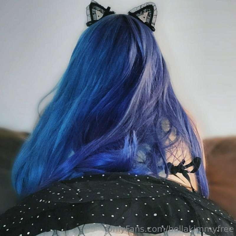Je te laisse imaginer le bas de ma photo 😇😈 Sinon, elle est ..