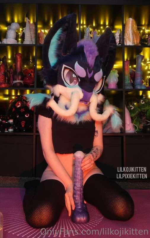 Taking all 12 inches of Vector from Bad Dragon wearing my fu..