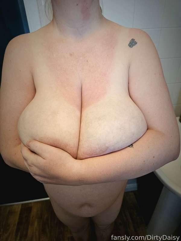Might make this my new profile pic 🤔

#fyp #bbw #curvygirl #chubby #mombod #hotmom #hugetits #massivetits #bigtits #cleavage #tanlines 