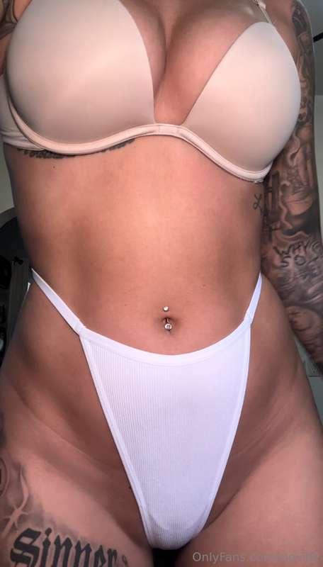 White or brown undies today? 👀