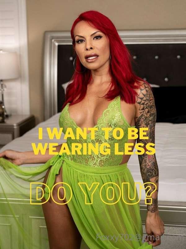 I don’t know what to dress up right now– maybe I should wear..