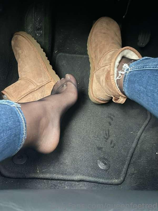 Ugg+flats=realy smelly sweaty nylon feet
