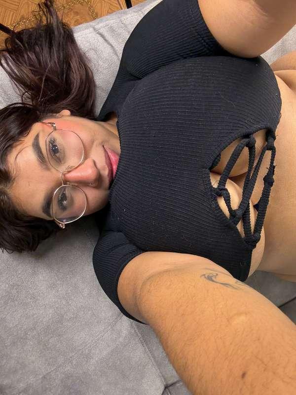 Big tits with a cute face...the full package🤭