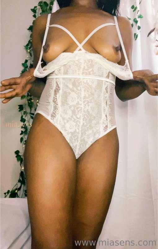 peek a boo i see you 👀   Nudes around Noon Daily 💋