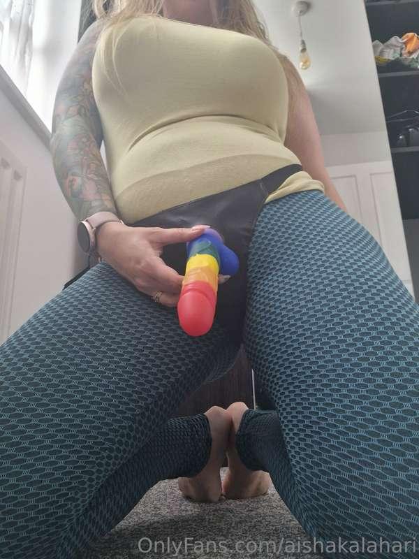 Open wide & take the rainbow! 😈🌈