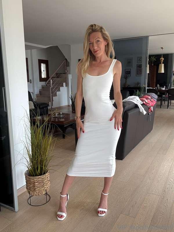 This white dress was innocent… until I put it on 😏🔥