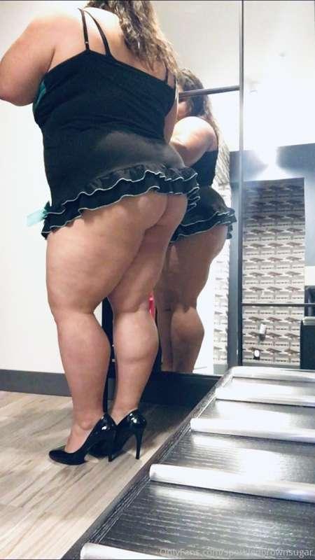 🍑 Whoops! I almost didn’t post for Hump Day!🍑