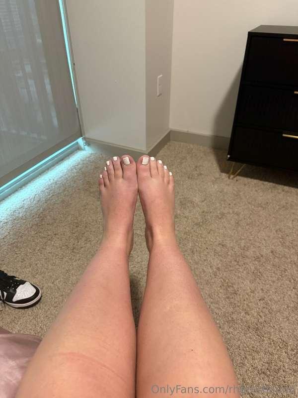 my feet are so perfect 🙈