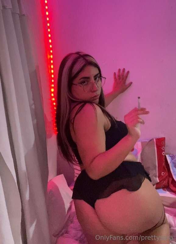 Some of my most attractive features: My big ass and my sexy ..