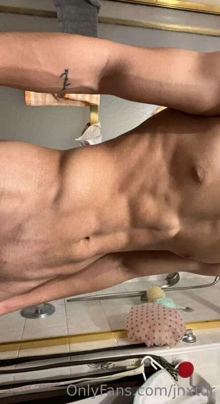 Who want to spoil me while I’m on vacation😝
