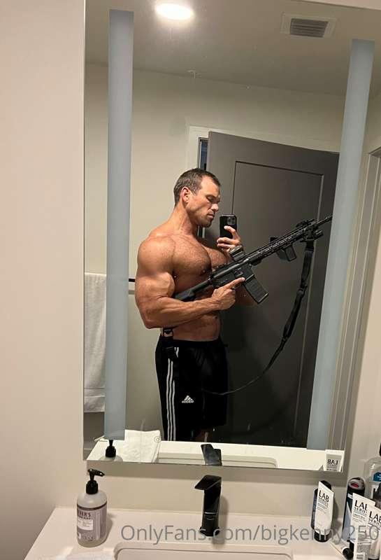 ARMed and ready 🤴🏻🦍💪🏼