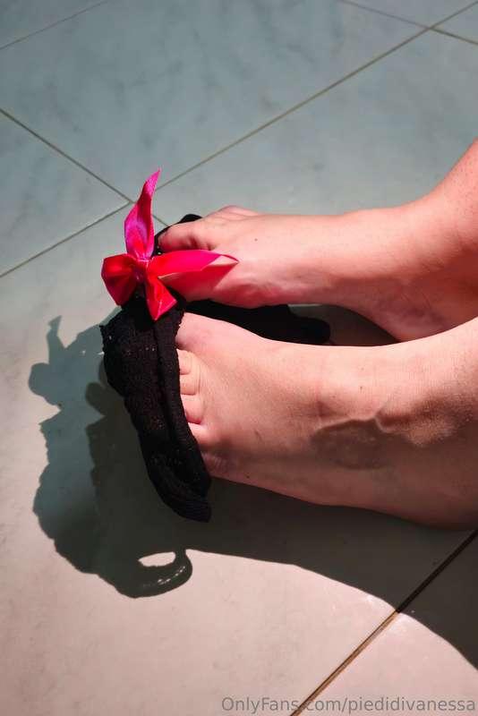 Ho voglia di giocare con voi🥰😍 Ho dei piedini stupendi... vo..