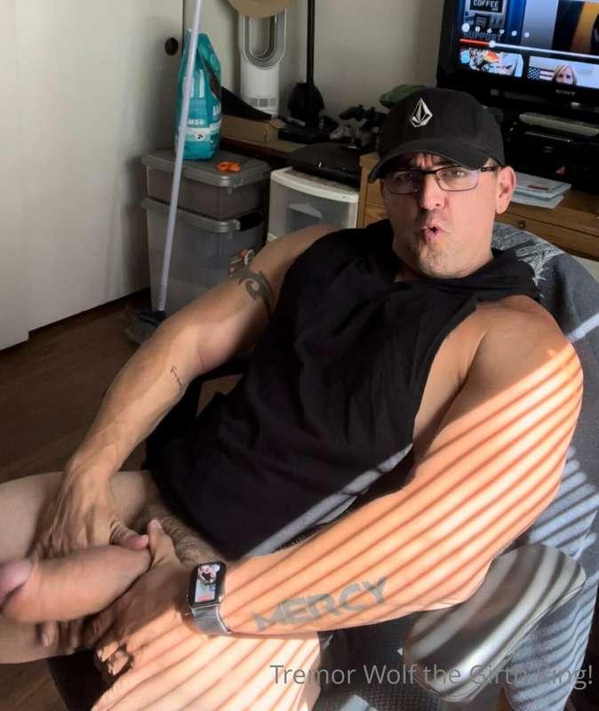 Anyone else have a cock so thick it makes ur massive muscled..