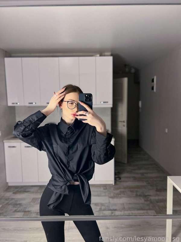 Do the glasses look sexy on me? 😋

#fyp #glasses #blacklook #perite #sexy #life #lifestyle #selfie #foryou #hotgirl