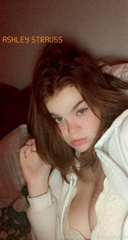 I just want to be fucked hard with a hand around my throat 😩