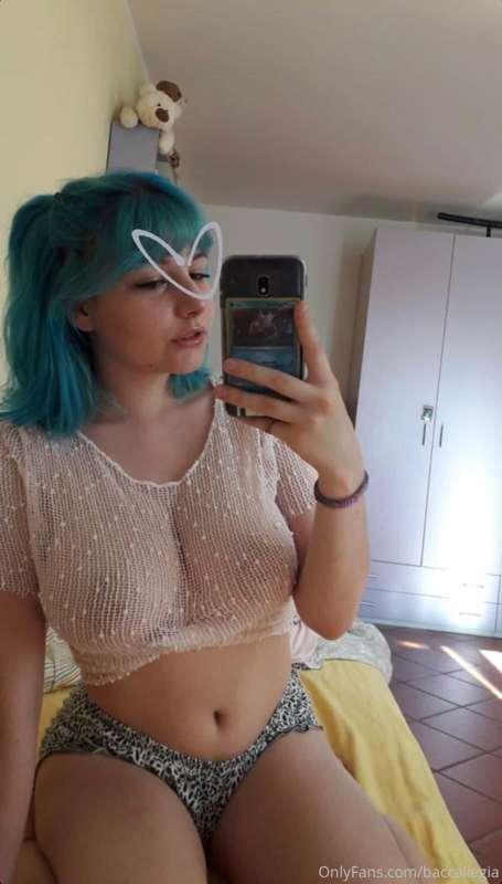 I JUST FOUND THIS OLD PIC OF ME OMG I WAS SO CUTE