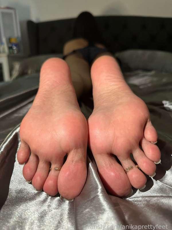 anikaprettyfeet_ image #1