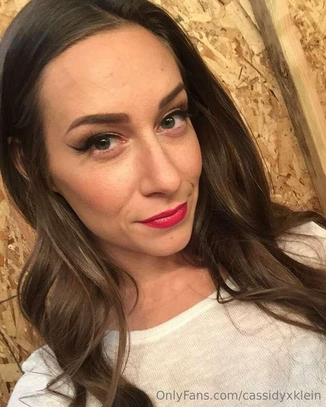 On set, looking hot, lines memorized, toes on point