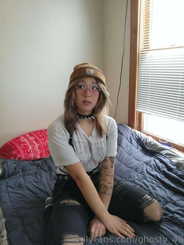 Soft emo gf & lil splurt of girlcum :3