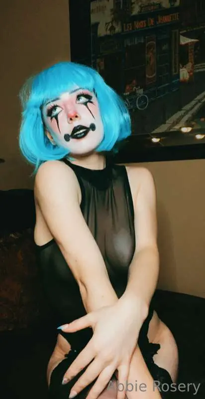 Anybody want to be pegged by a clown?🥰
