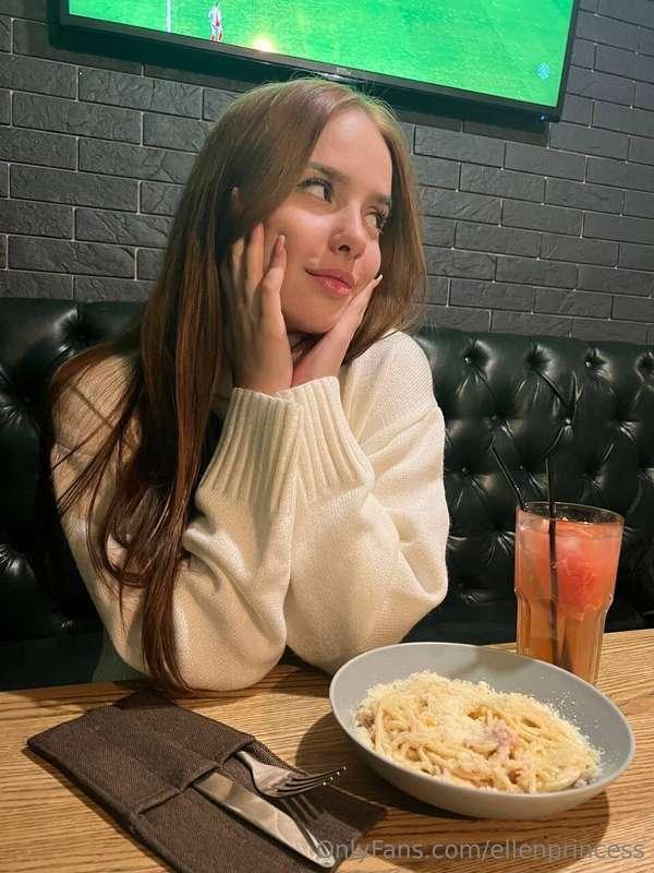 Exploring new places and restaurants, how cool is that!😍Whet..