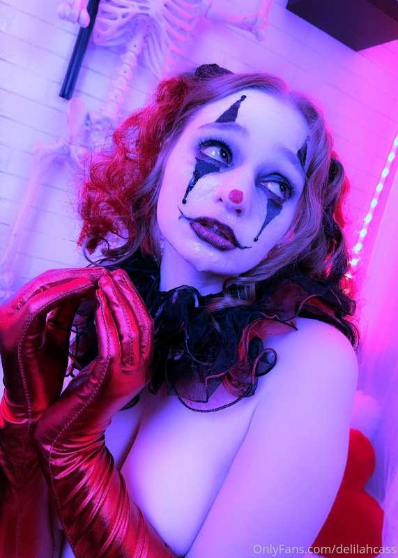 Allow me to scare the boner out of you! 🤡🎃