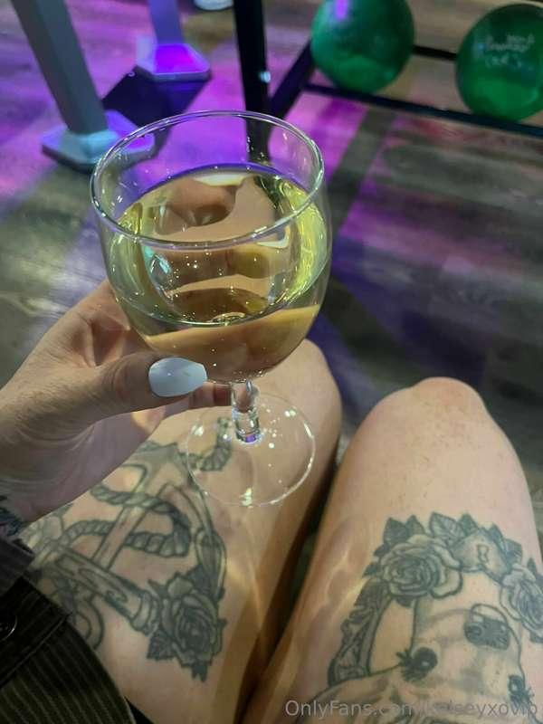 **WANT TO GET ME TIPSY THIS EVENING?** 🍹 

Fancy spoiling me..