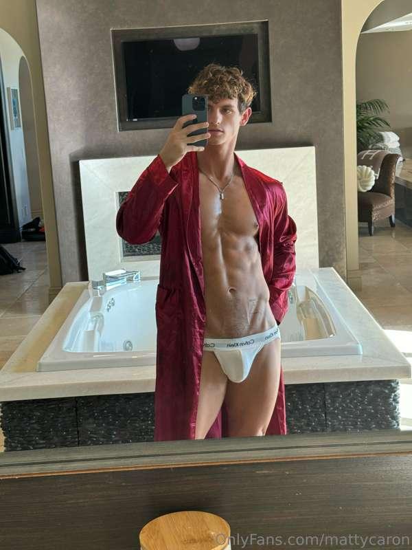 Abs aren’t the only thing getting harder 🍆