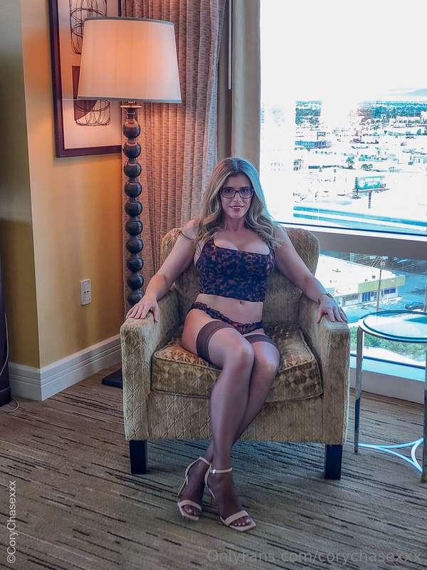 Accepting custom video orders now! DM me for details 😘