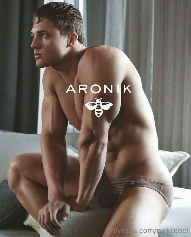 My booty can barely contain this Aronik swimsuit 🙈