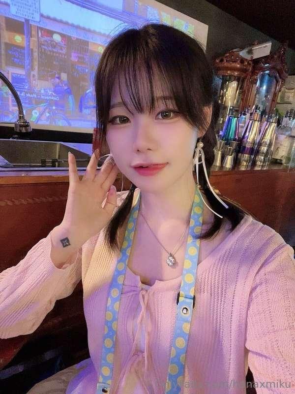 Would you invite me a drnk?? :33