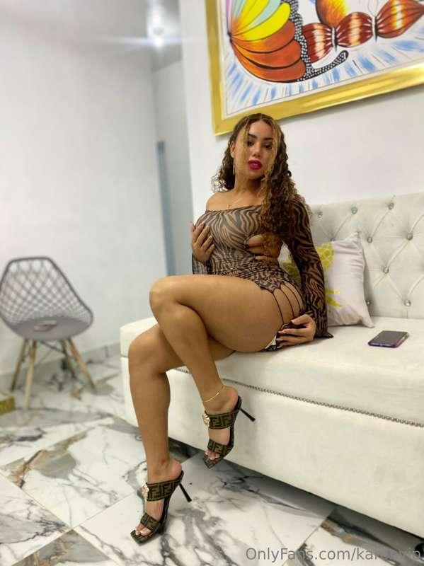 Puedo ser tú puti novia  amor 🤤
I can be your whore girlfrie..
