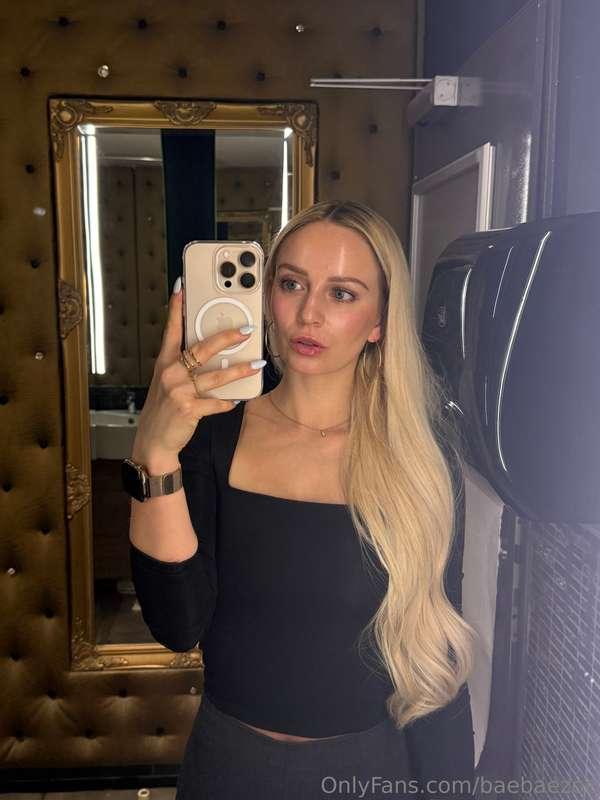 date night 🥳LIVE from the bar's restroom (he's at the table ..
