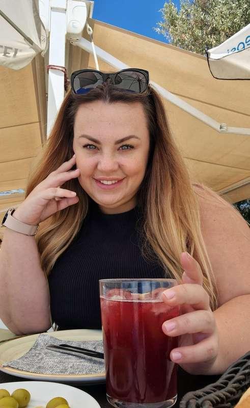 Who wants to join and buy me another cocktail? 😉and then pla..