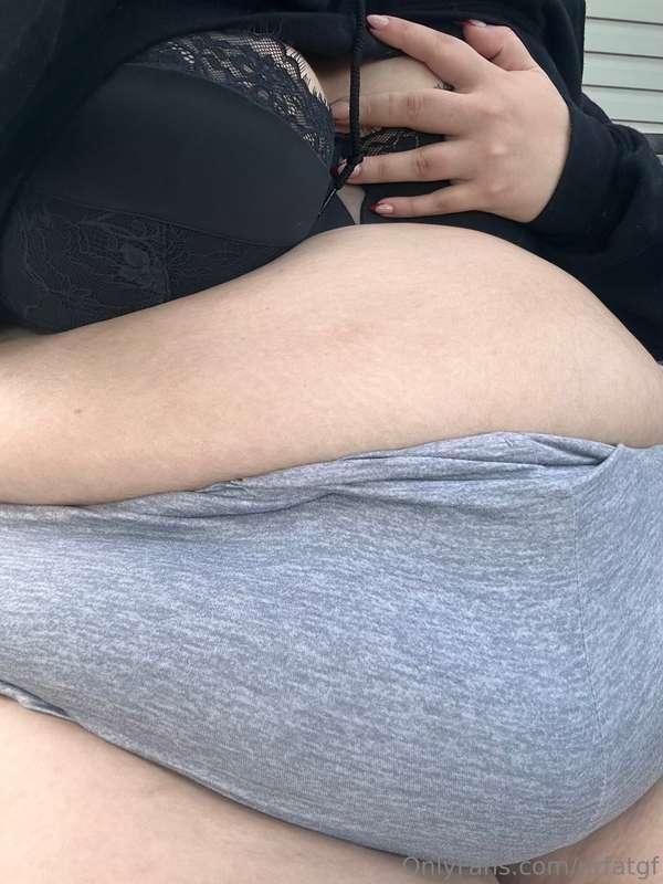 my bloated belly this morning 🥴 that’s what two chipotle bow..