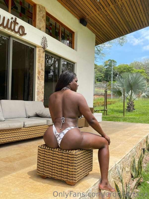 give me back very hard 🤤
Dame de espaldas bien duro