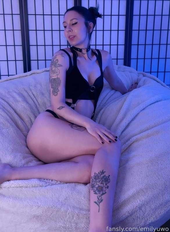 emilyuwo image #4