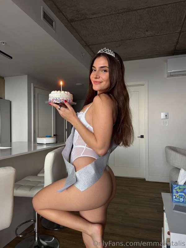 it’s my BIRTHDAY!! 🥰 