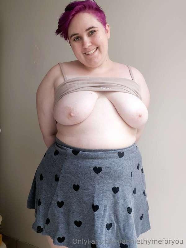 Do you prefer my shirt above or below my tits? 