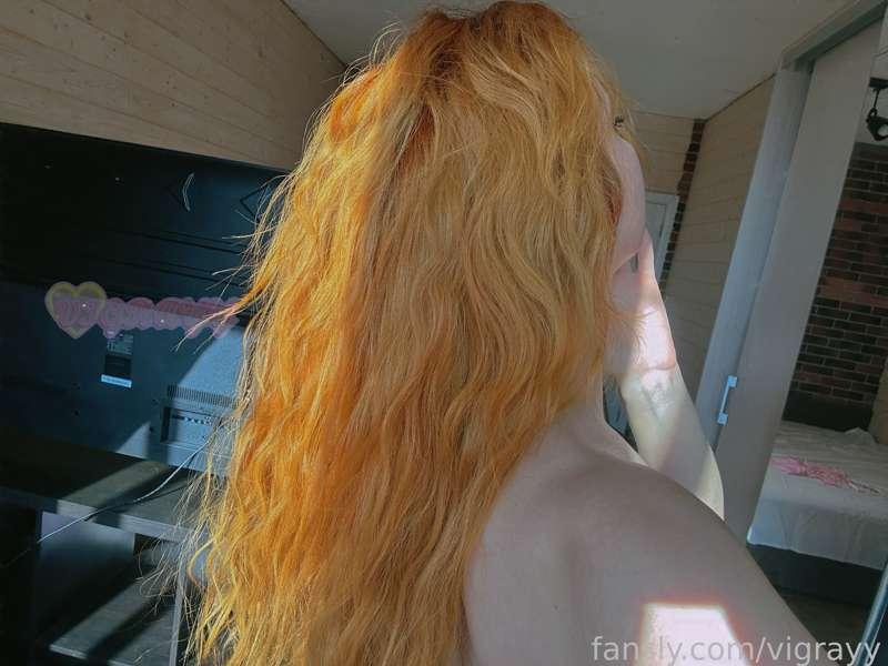 I love my red hair so much right now! you may remember that I've had a lot of different colors on my head...but I think I'm going to stop here for now! what do you think? does red look good on me or would any other color be better? :3

#ginger #redhead #blog #fyp #girlfriend #waifu #selfie #hair #cute #teen #egirl #gamergirl