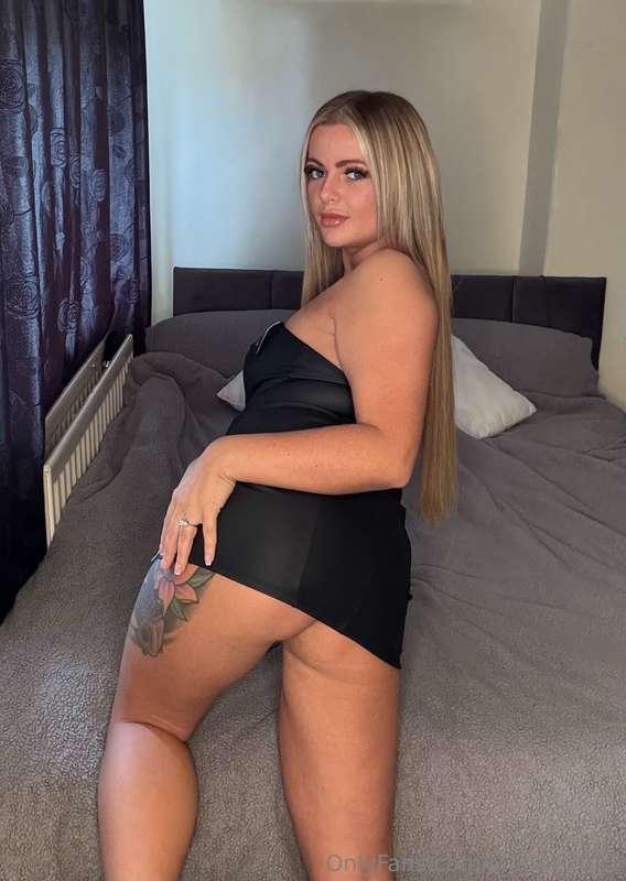 Is my dress short enough? 😜🖤