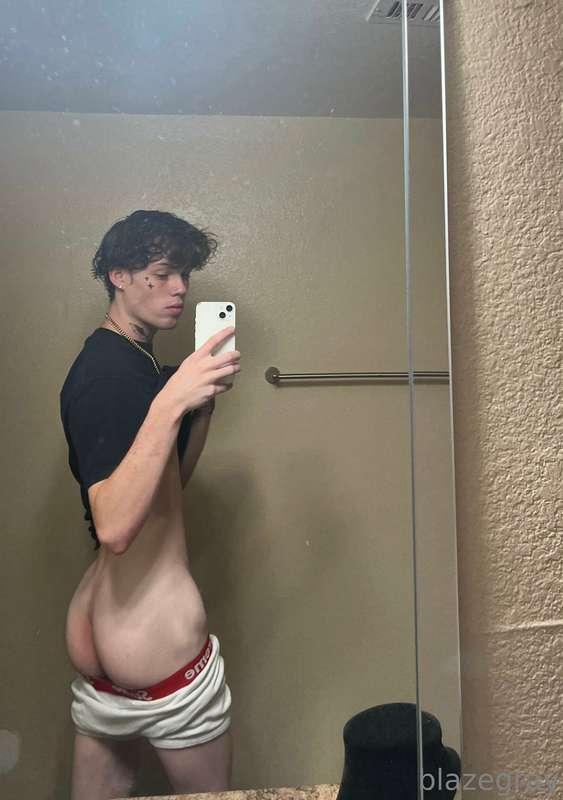 would you rather watch me bottom or top? 👀😶