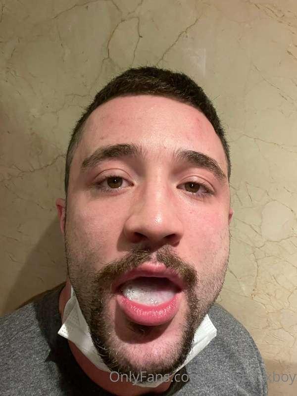 Found it on my gallery and no idea whose this cum is 🤣
