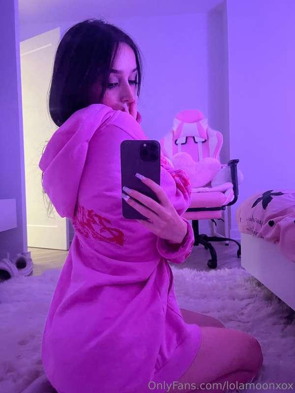 Egirl selfie😱😱what’s missing?