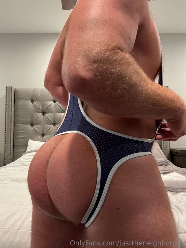 Ass-less singlet ✅Perfectly round hairy cheeks ✅Ripe & juicy..