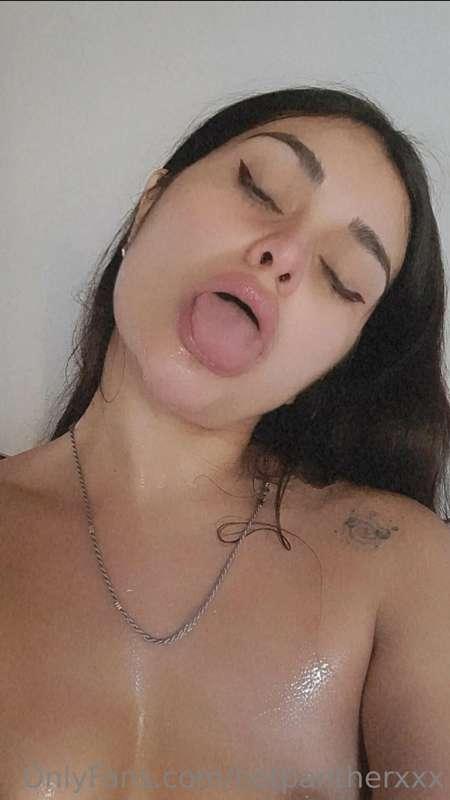 I'm looking at you baby, and I wanted to eat you. Come and s..