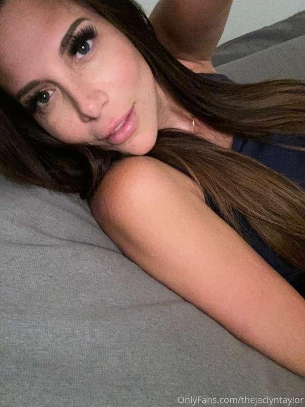 Happy thursday❤️ I’m looking for sexy video ideas babes😘 Sli..